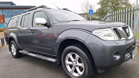 NISSAN NAVARA 2.5 dCi Tekna